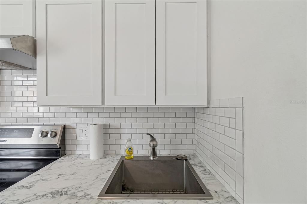 На продажу: $169,900 (2 спален, 2 ванн, 1020 Квадратных фут)