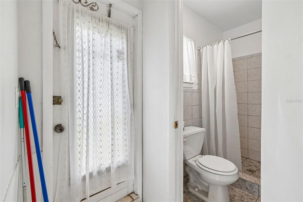На продажу: $169,900 (2 спален, 2 ванн, 1020 Квадратных фут)