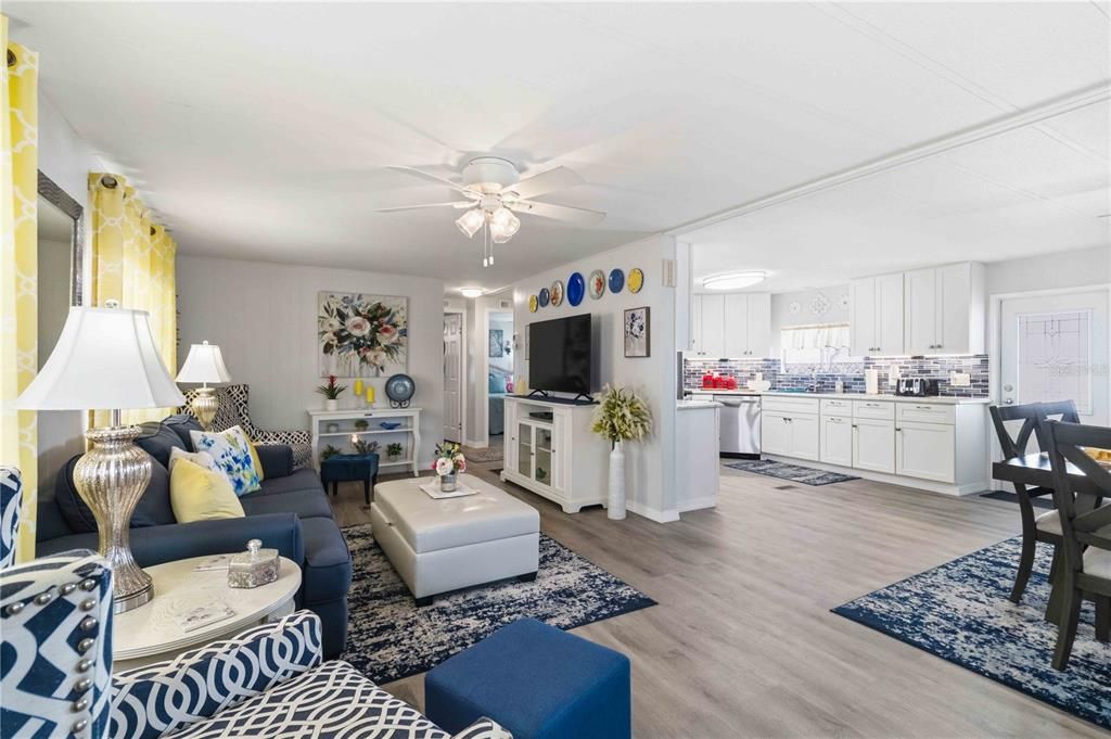 For Sale: $310,000 (2 beds, 2 baths, 1178 Square Feet)