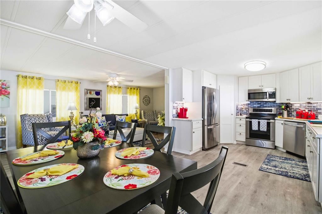 For Sale: $310,000 (2 beds, 2 baths, 1178 Square Feet)