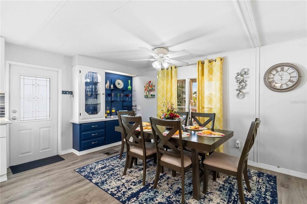 For Sale: $310,000 (2 beds, 2 baths, 1178 Square Feet)