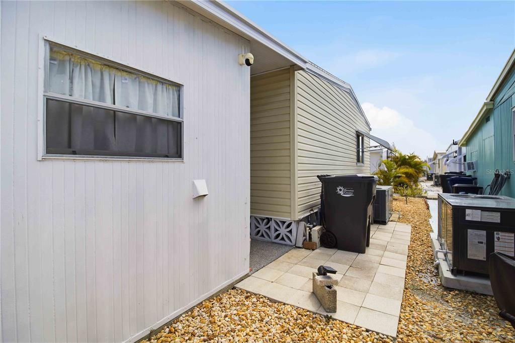 For Sale: $310,000 (2 beds, 2 baths, 1178 Square Feet)