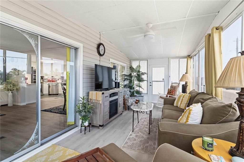 For Sale: $310,000 (2 beds, 2 baths, 1178 Square Feet)