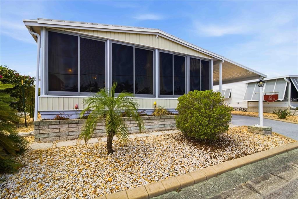 For Sale: $310,000 (2 beds, 2 baths, 1178 Square Feet)