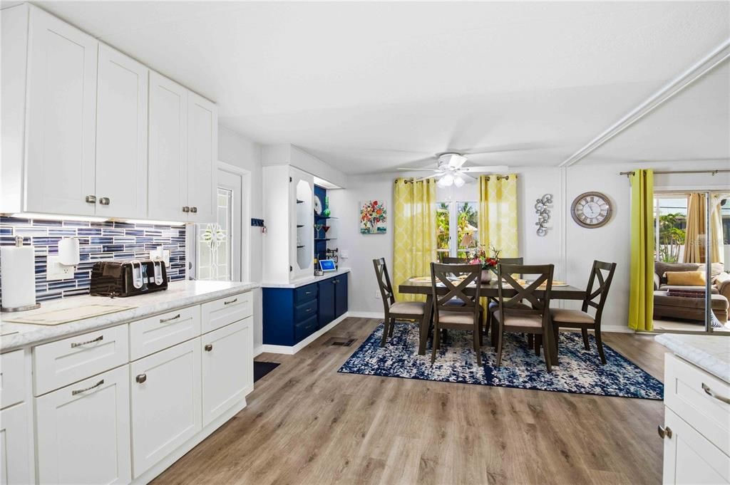 For Sale: $310,000 (2 beds, 2 baths, 1178 Square Feet)