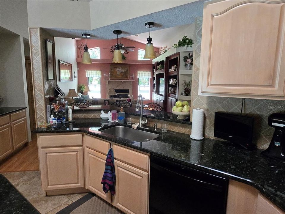 На продажу: $499,999 (3 спален, 2 ванн, 2488 Квадратных фут)