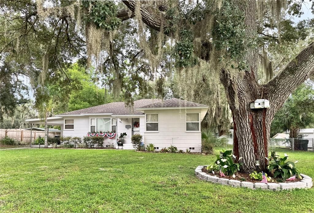 For Sale: $339,000 (3 beds, 2 baths, 1295 Square Feet)