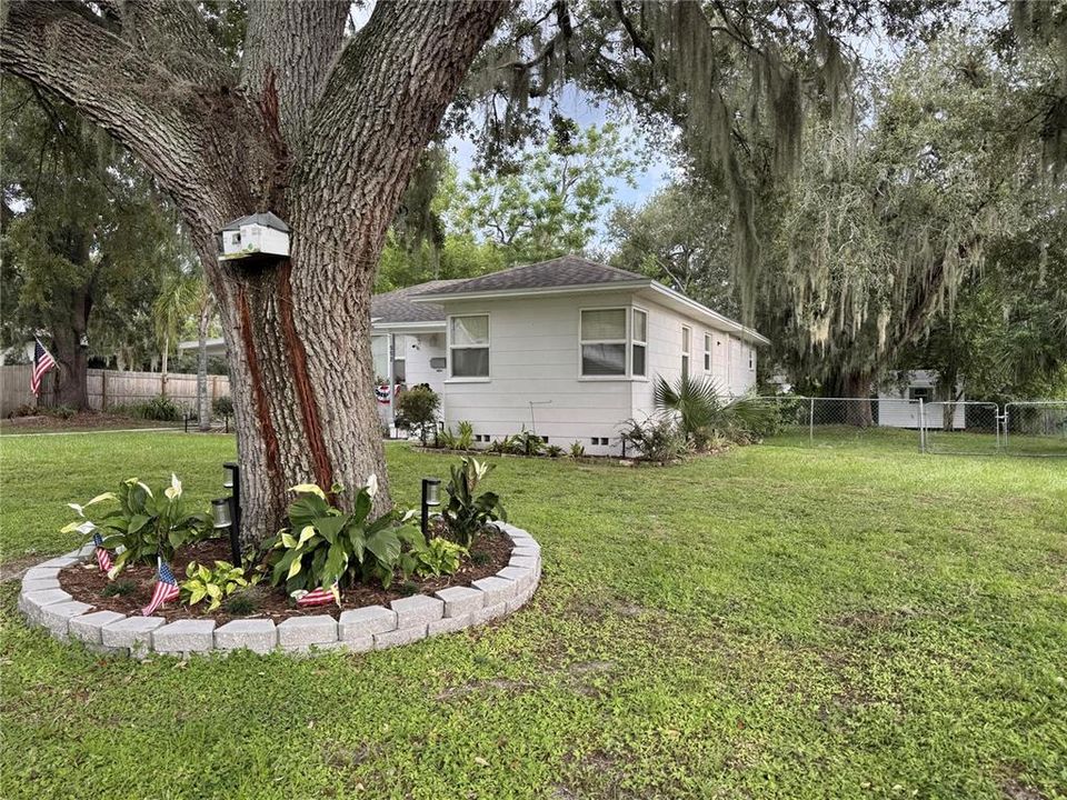 For Sale: $339,000 (3 beds, 2 baths, 1295 Square Feet)