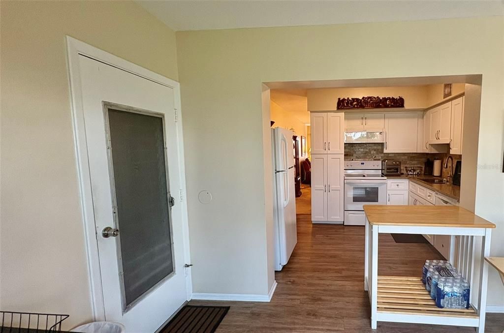 For Sale: $135,000 (2 beds, 1 baths, 1100 Square Feet)