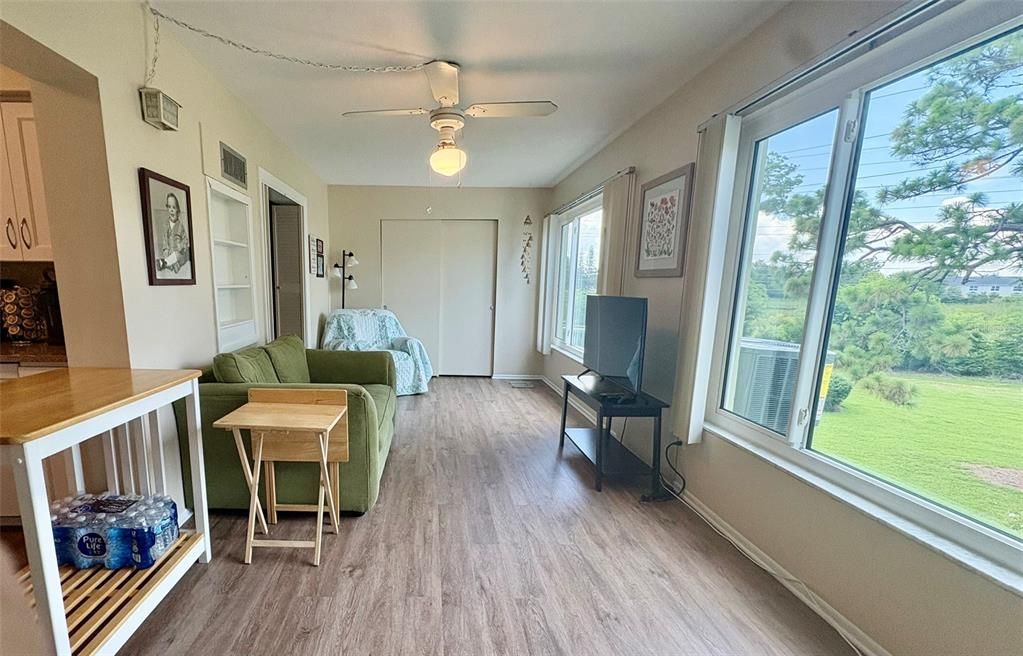 For Sale: $135,000 (2 beds, 1 baths, 1100 Square Feet)