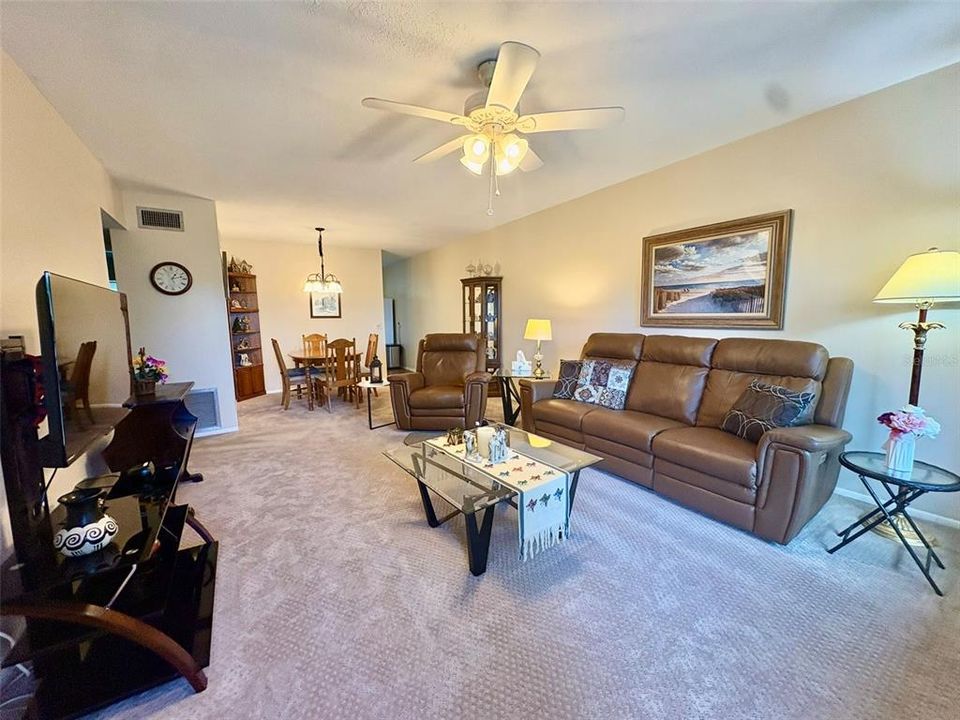 For Sale: $135,000 (2 beds, 1 baths, 1100 Square Feet)