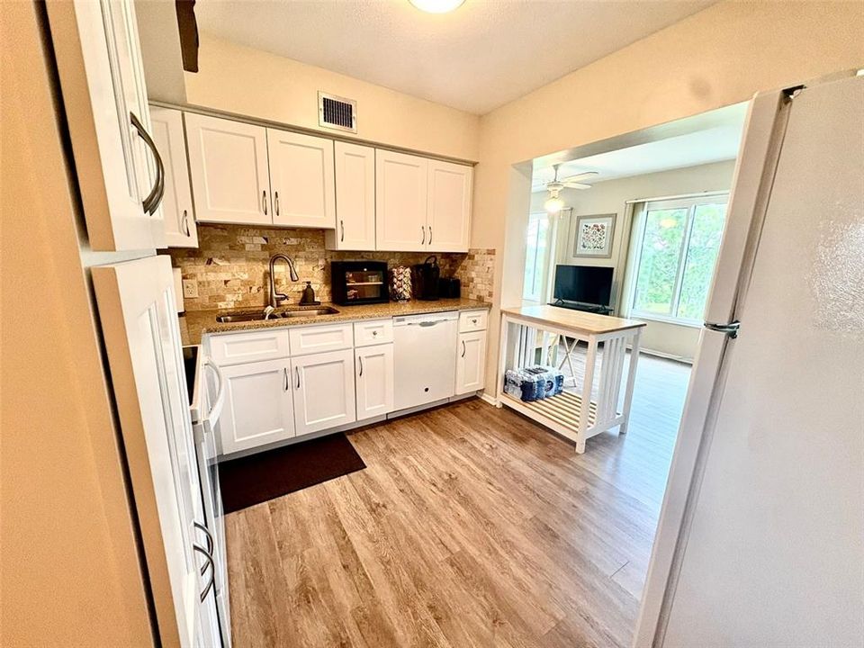 For Sale: $135,000 (2 beds, 1 baths, 1100 Square Feet)