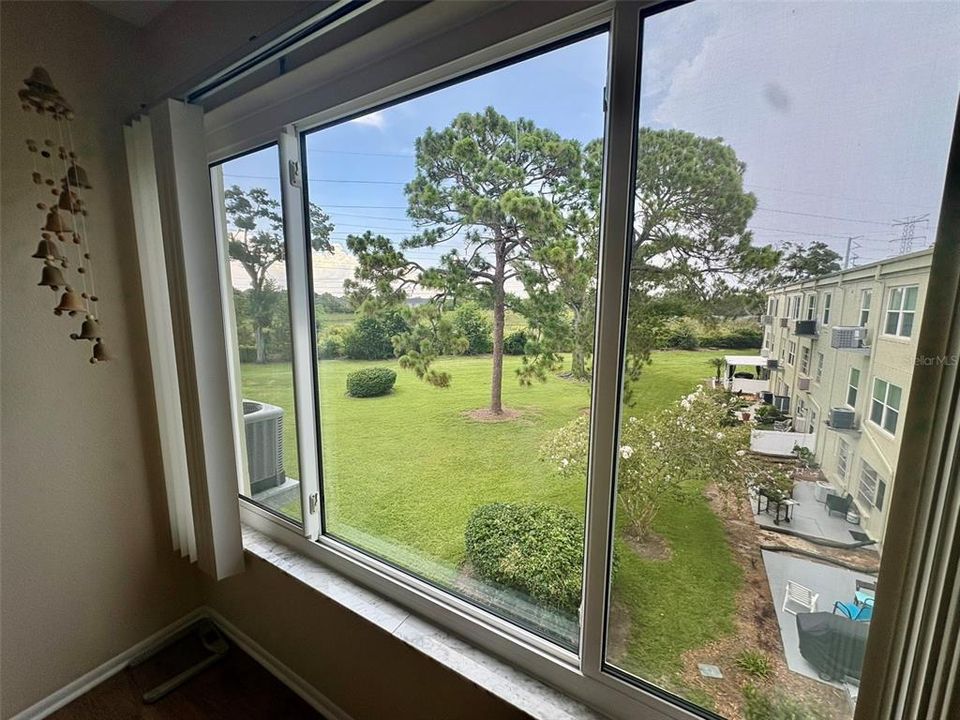 For Sale: $135,000 (2 beds, 1 baths, 1100 Square Feet)