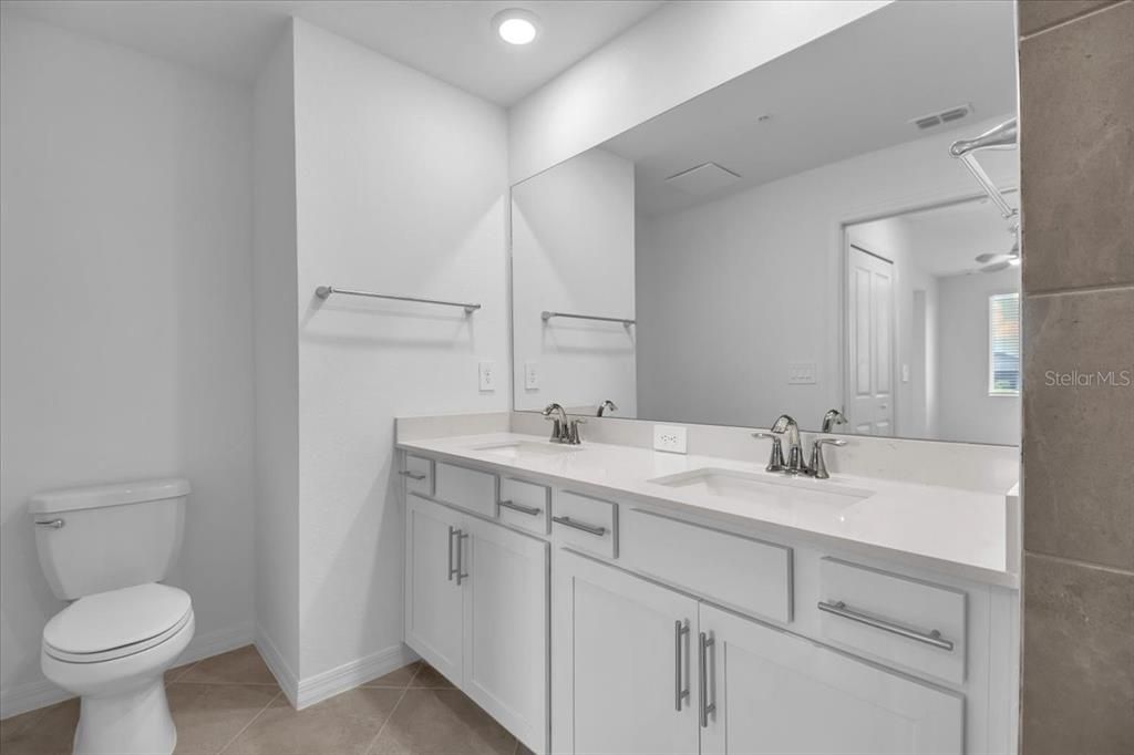 В аренду: $2,395 (2 спален, 2 ванн, 1366 Квадратных фут)