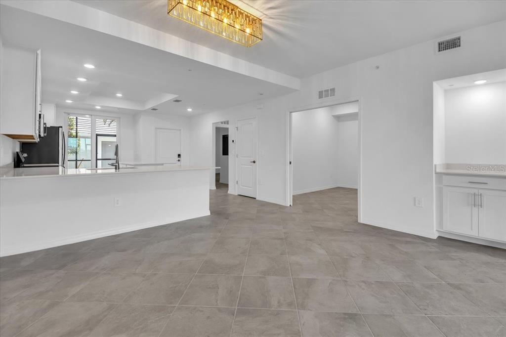 В аренду: $2,395 (2 спален, 2 ванн, 1366 Квадратных фут)