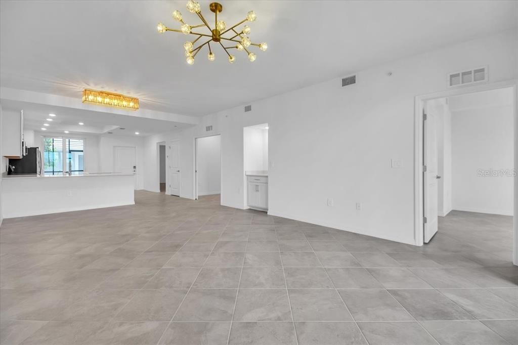 В аренду: $2,395 (2 спален, 2 ванн, 1366 Квадратных фут)