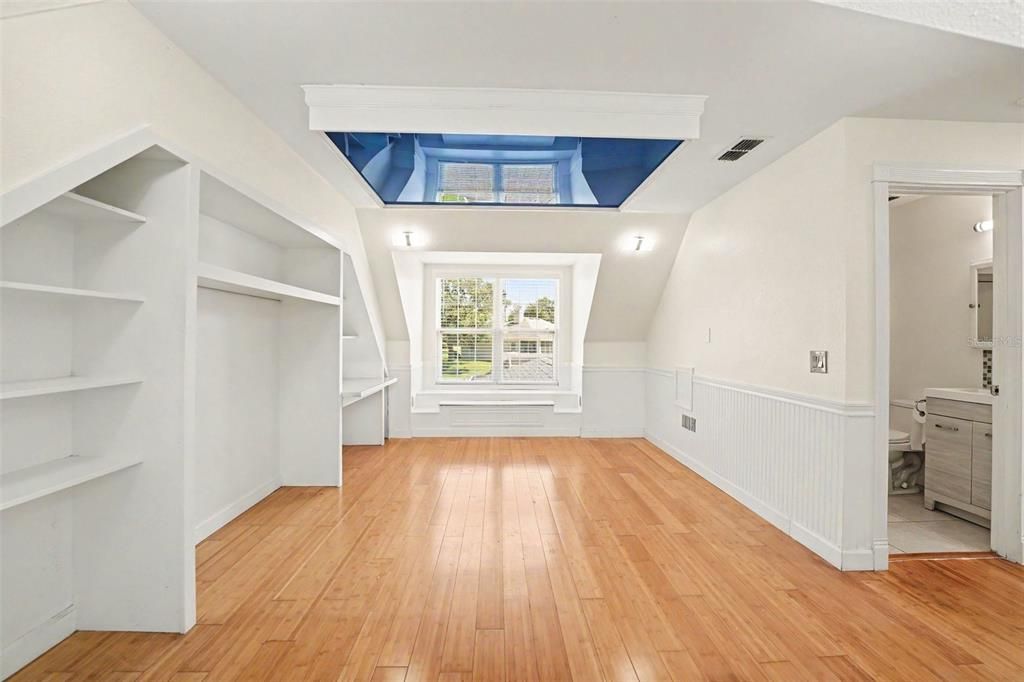En Venta: $700,000 (4 camas, 4 baños, 2759 Pies cuadrados)