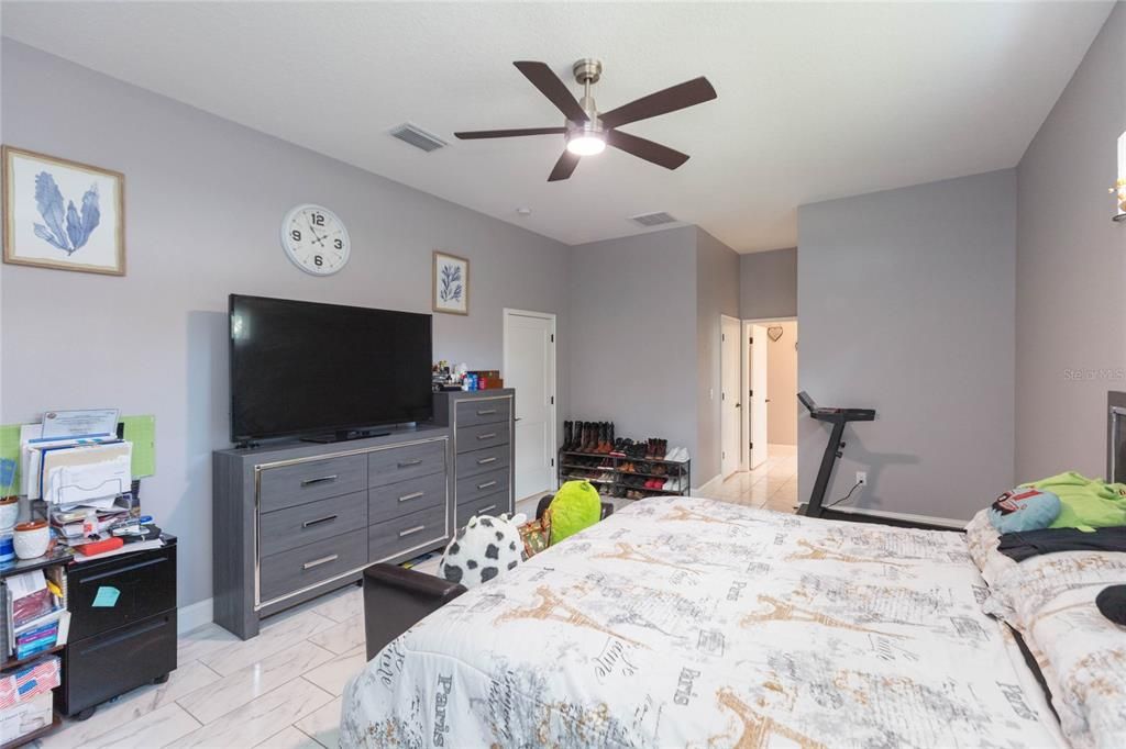 En Venta: $645,000 (4 camas, 3 baños, 2587 Pies cuadrados)