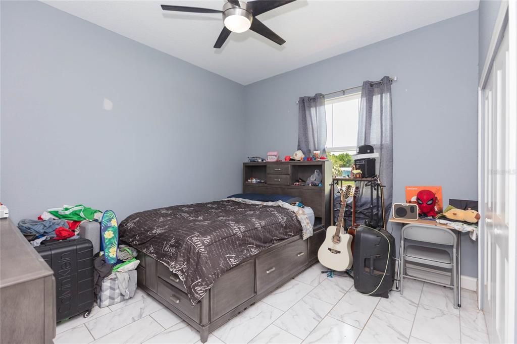 En Venta: $645,000 (4 camas, 3 baños, 2587 Pies cuadrados)