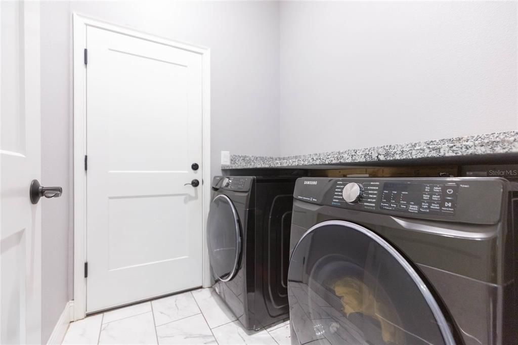 En Venta: $645,000 (4 camas, 3 baños, 2587 Pies cuadrados)