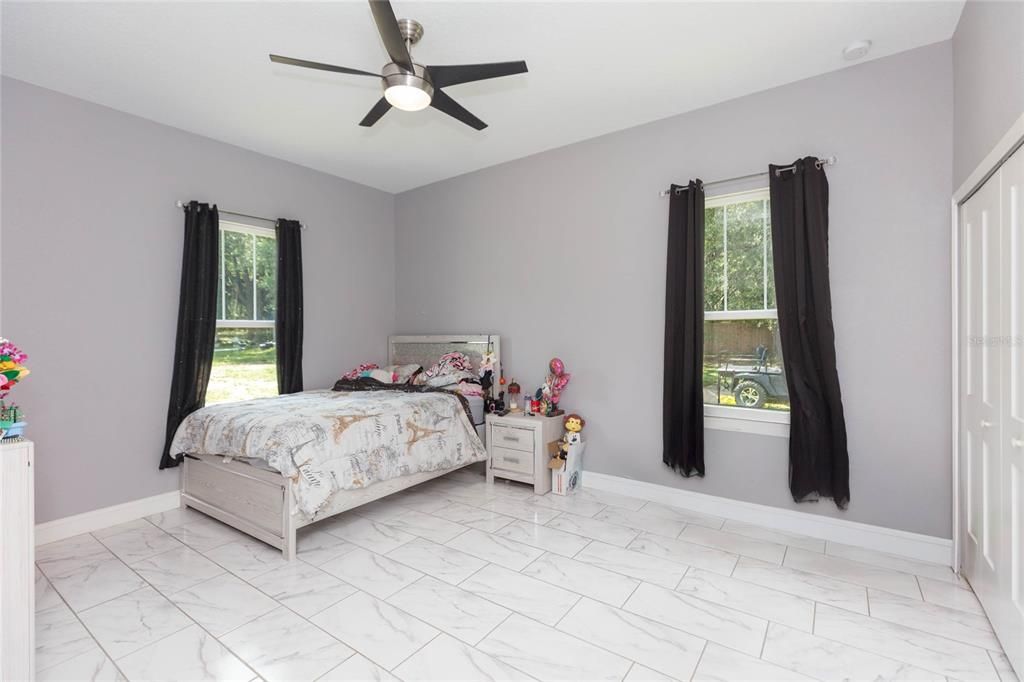 En Venta: $645,000 (4 camas, 3 baños, 2587 Pies cuadrados)