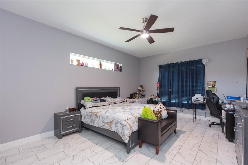 En Venta: $645,000 (4 camas, 3 baños, 2587 Pies cuadrados)