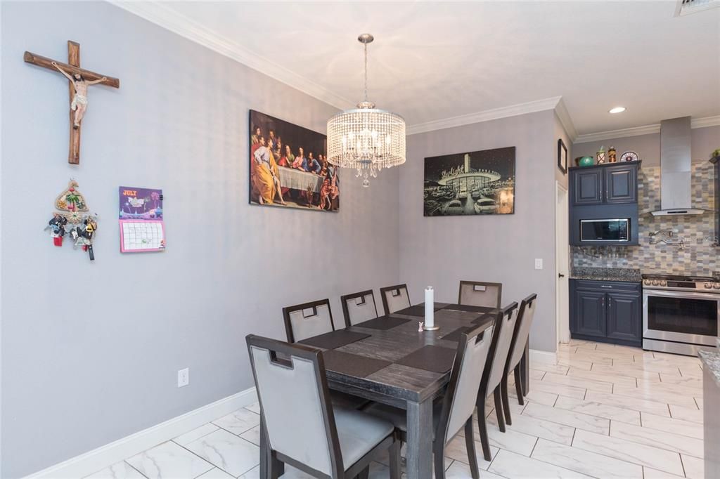 En Venta: $645,000 (4 camas, 3 baños, 2587 Pies cuadrados)