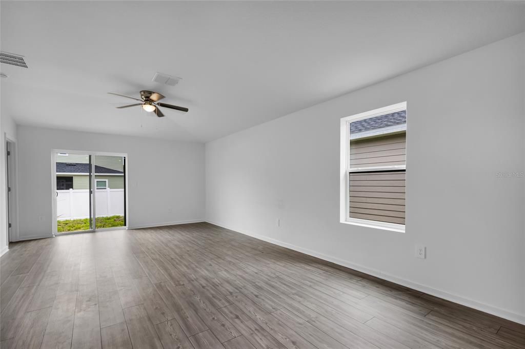 В аренду: $1,895 (3 спален, 2 ванн, 1430 Квадратных фут)