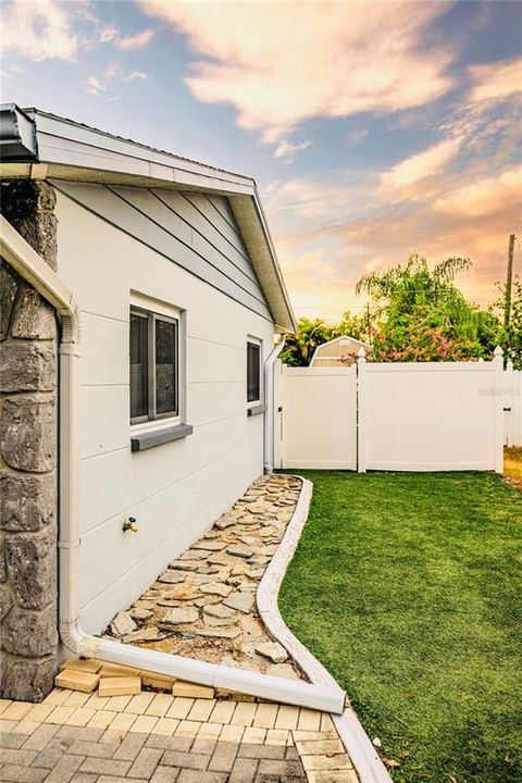 For Sale: $684,000 (5 beds, 2 baths, 1808 Square Feet)