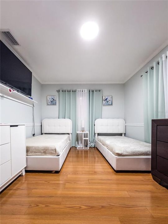 For Sale: $684,000 (5 beds, 2 baths, 1808 Square Feet)