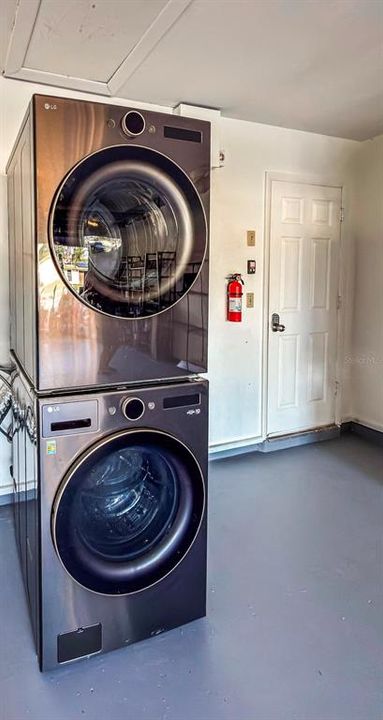 For Sale: $684,000 (5 beds, 2 baths, 1808 Square Feet)