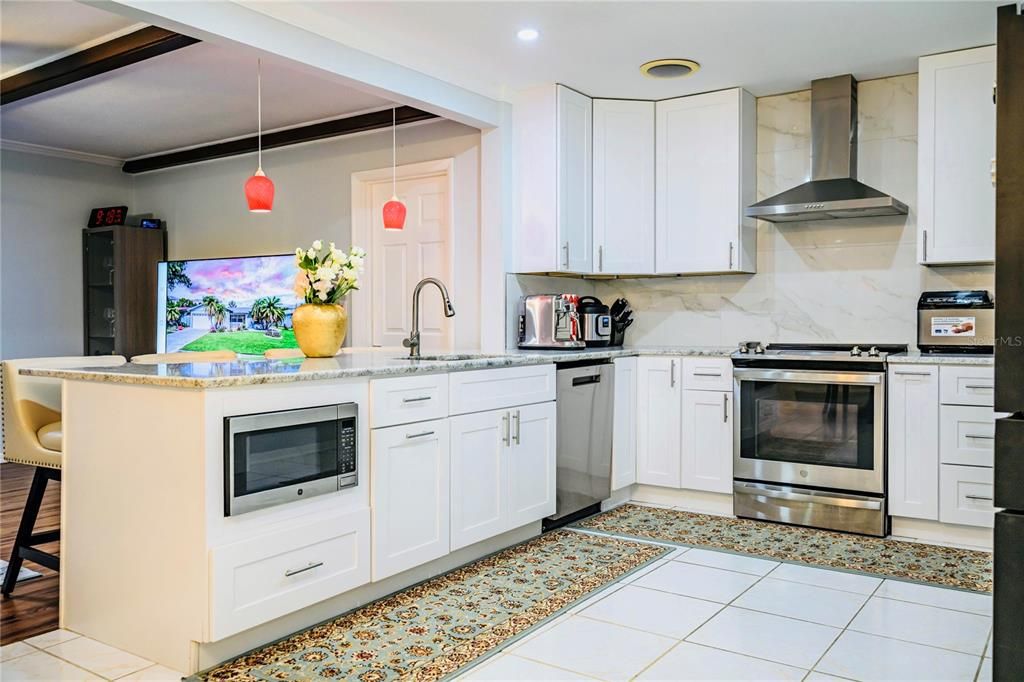 For Sale: $684,000 (5 beds, 2 baths, 1808 Square Feet)