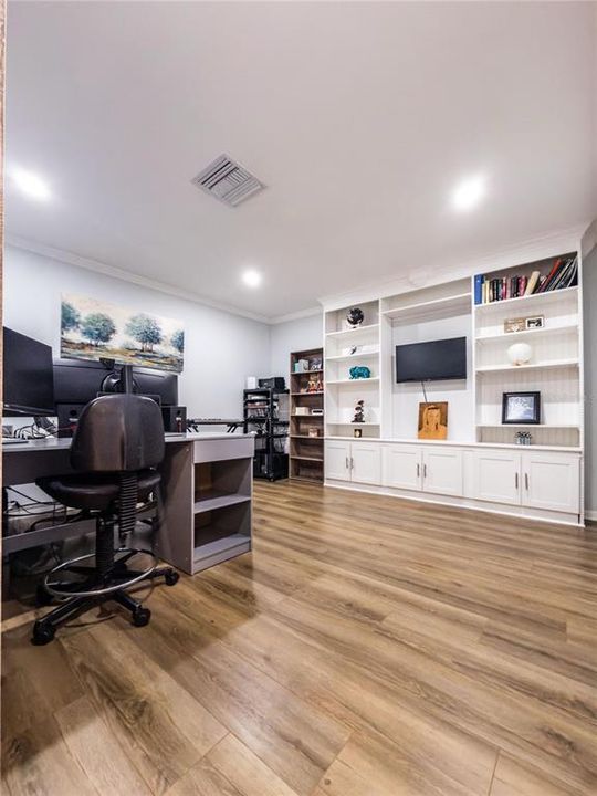 For Sale: $684,000 (5 beds, 2 baths, 1808 Square Feet)