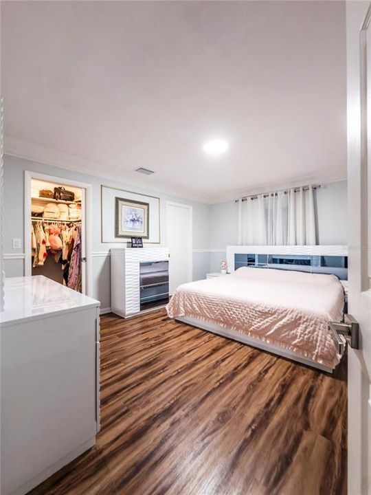 For Sale: $684,000 (5 beds, 2 baths, 1808 Square Feet)