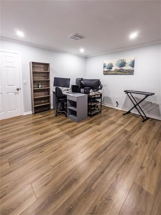 For Sale: $684,000 (5 beds, 2 baths, 1808 Square Feet)