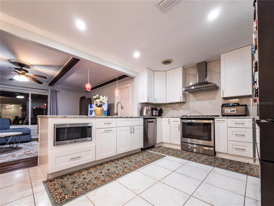 For Sale: $684,000 (5 beds, 2 baths, 1808 Square Feet)