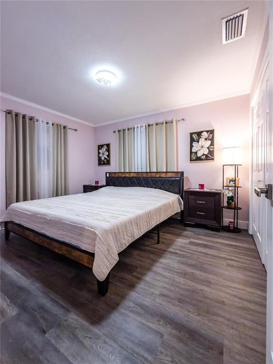 For Sale: $684,000 (5 beds, 2 baths, 1808 Square Feet)