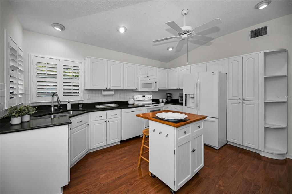 For Sale: $495,000 (3 beds, 2 baths, 1685 Square Feet)
