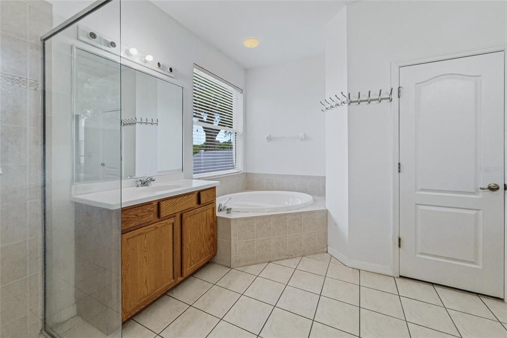 For Sale: $350,000 (3 beds, 2 baths, 1996 Square Feet)