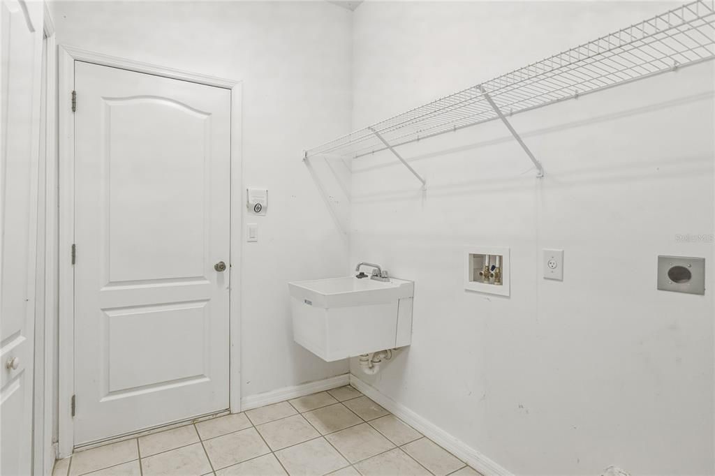 For Sale: $350,000 (3 beds, 2 baths, 1996 Square Feet)