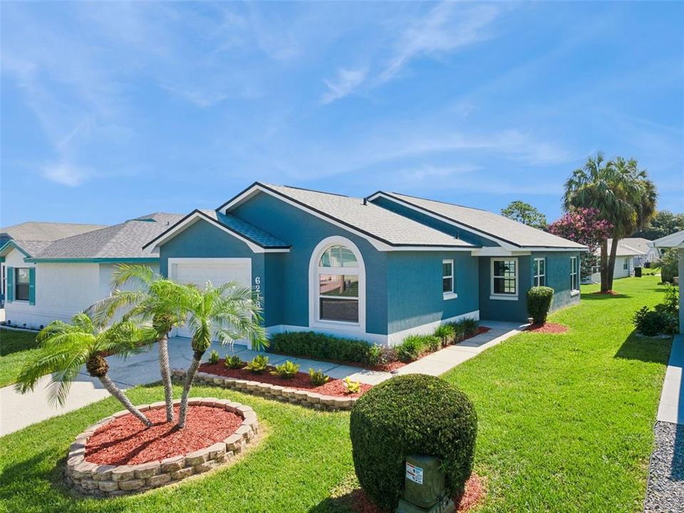For Sale: $229,000 (2 beds, 2 baths, 1112 Square Feet)