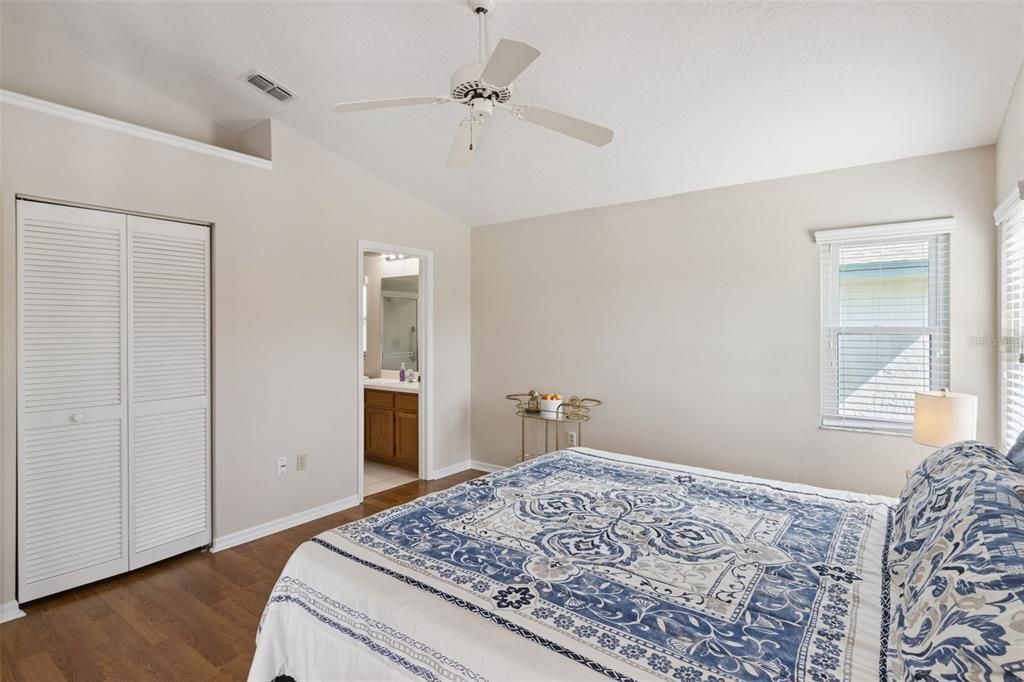 For Sale: $229,000 (2 beds, 2 baths, 1112 Square Feet)