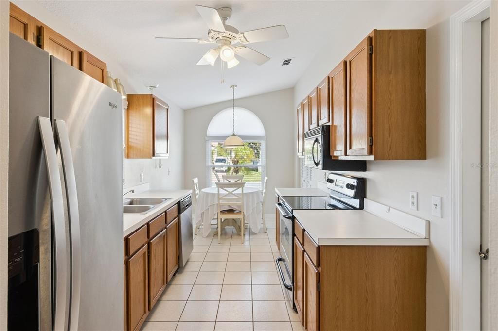 For Sale: $229,000 (2 beds, 2 baths, 1112 Square Feet)