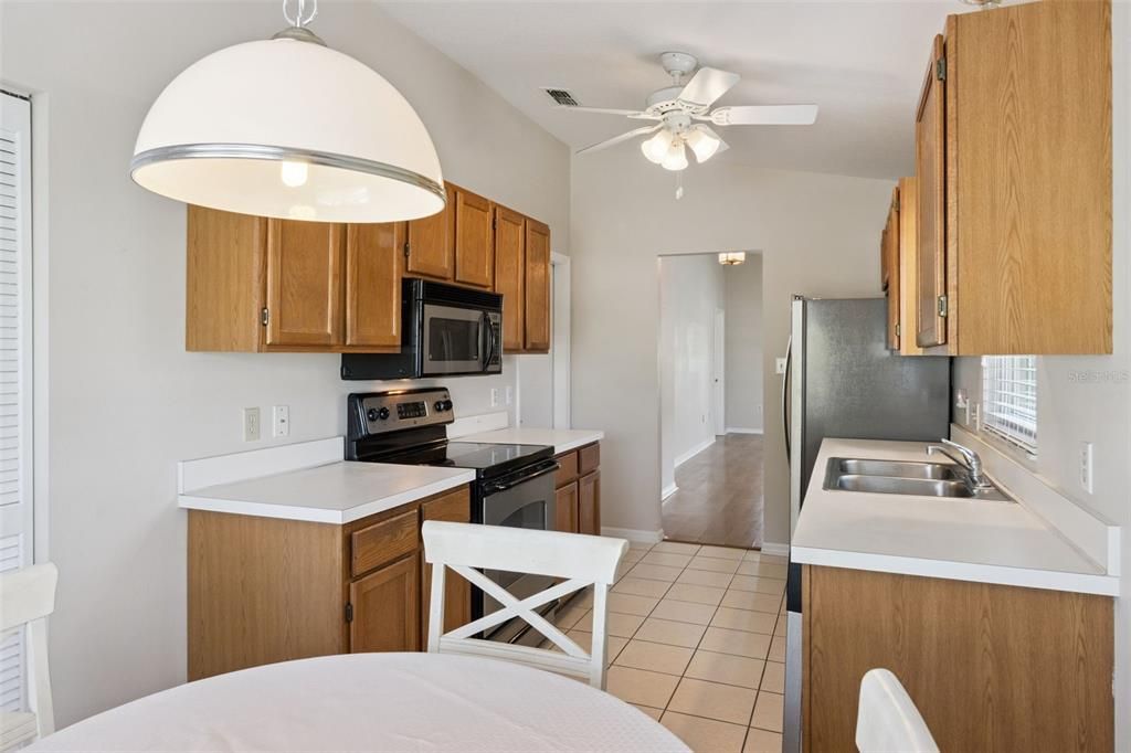 For Sale: $229,000 (2 beds, 2 baths, 1112 Square Feet)