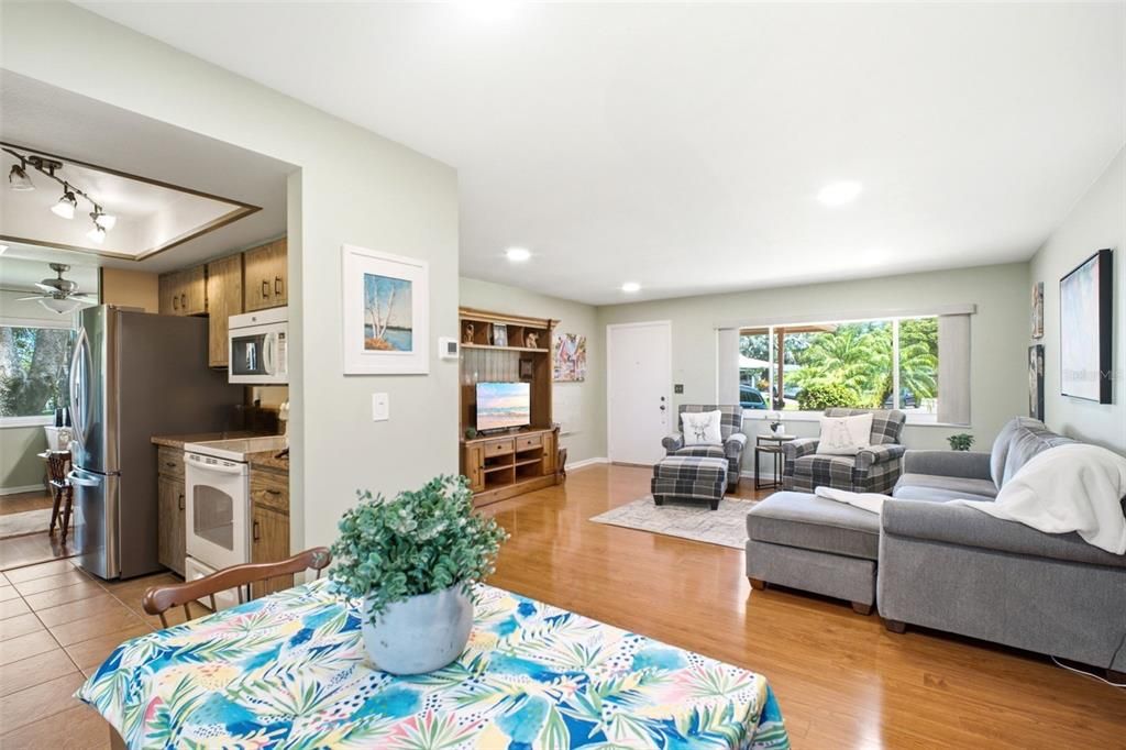 En Venta: $349,900 (2 camas, 2 baños, 1191 Pies cuadrados)