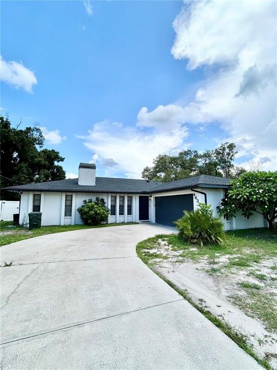 For Sale: $469,000 (3 beds, 3 baths, 1663 Square Feet)