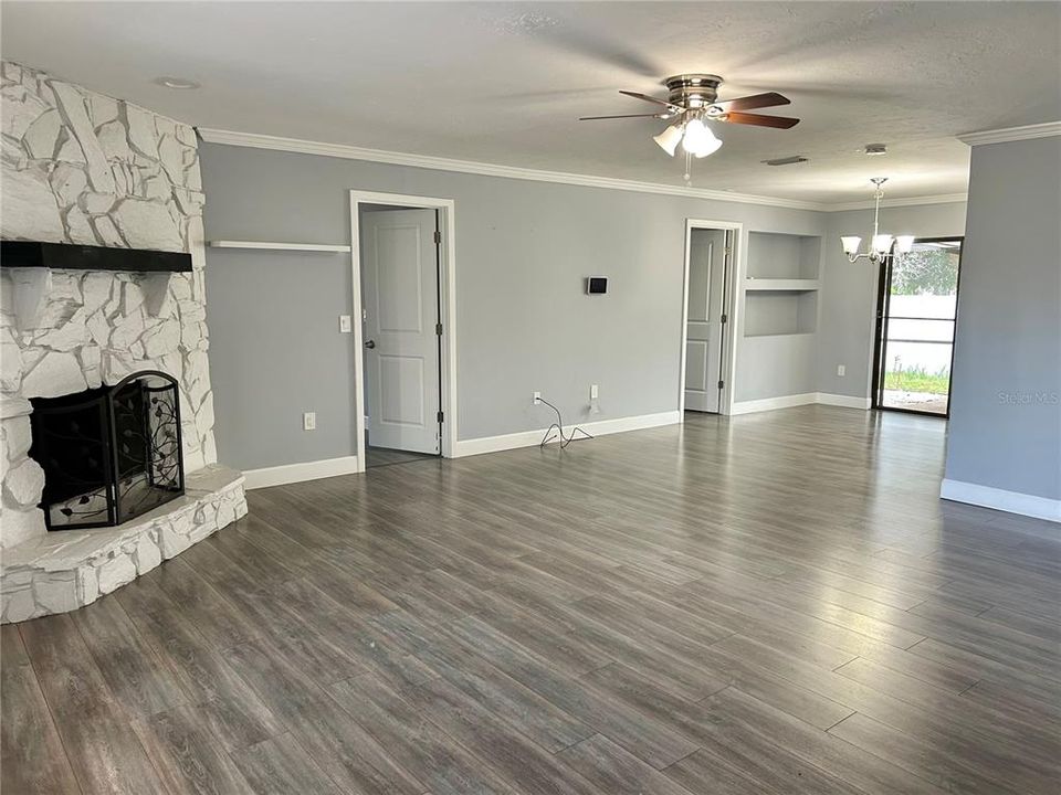 For Sale: $469,000 (3 beds, 3 baths, 1663 Square Feet)