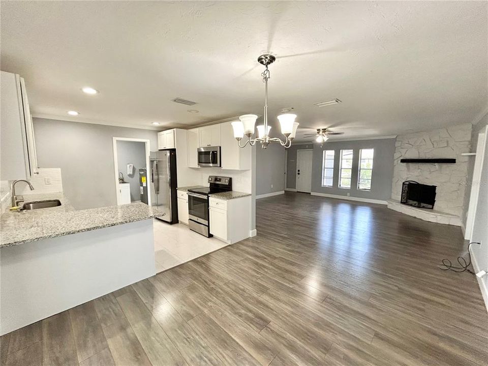For Sale: $469,000 (3 beds, 3 baths, 1663 Square Feet)