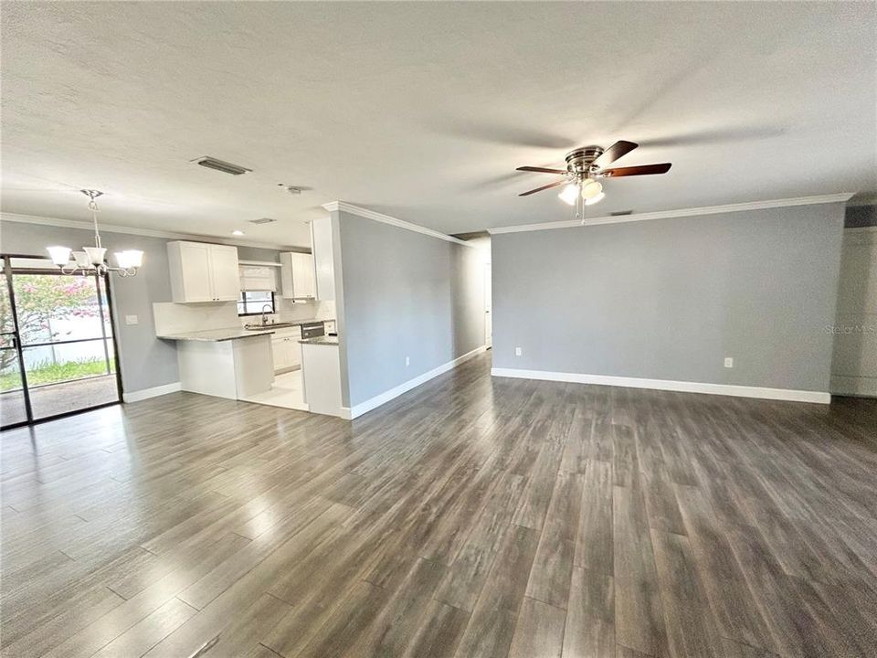 For Sale: $469,000 (3 beds, 3 baths, 1663 Square Feet)