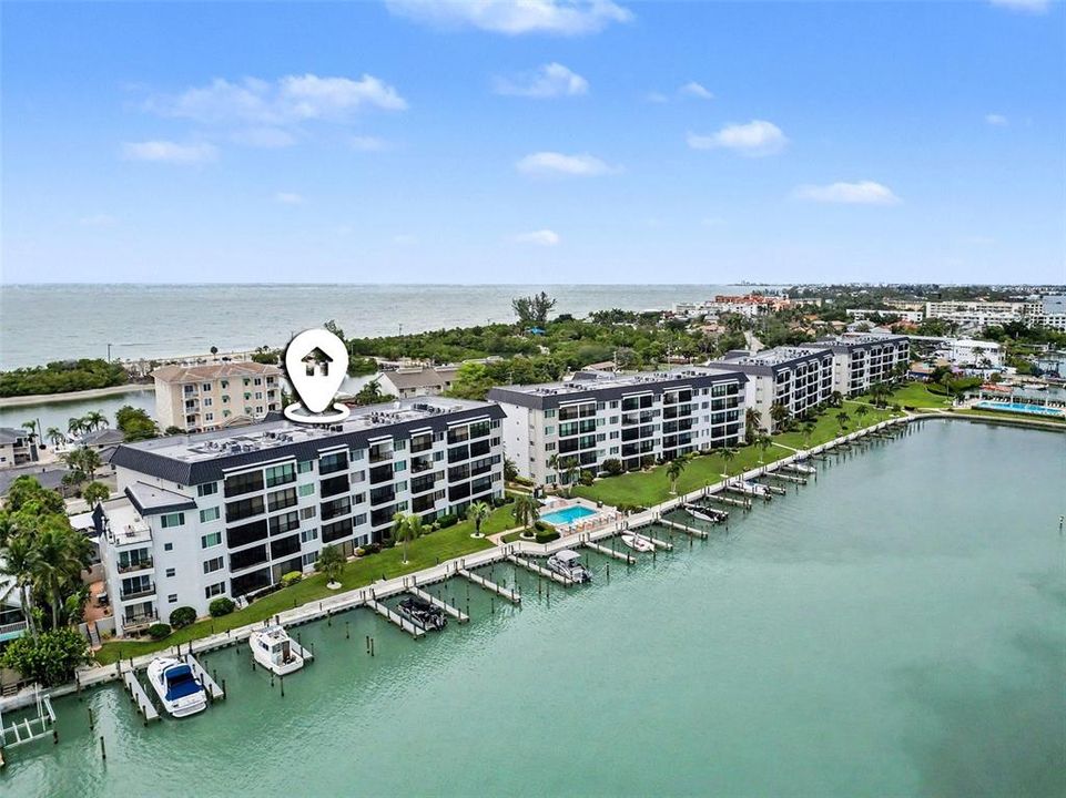 На продажу: $549,000 (2 спален, 2 ванн, 1093 Квадратных фут)